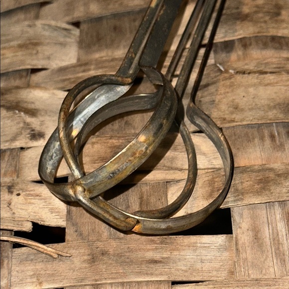 Vintage Handheld Egg Beater with Green Handle - Picture 4 of 6